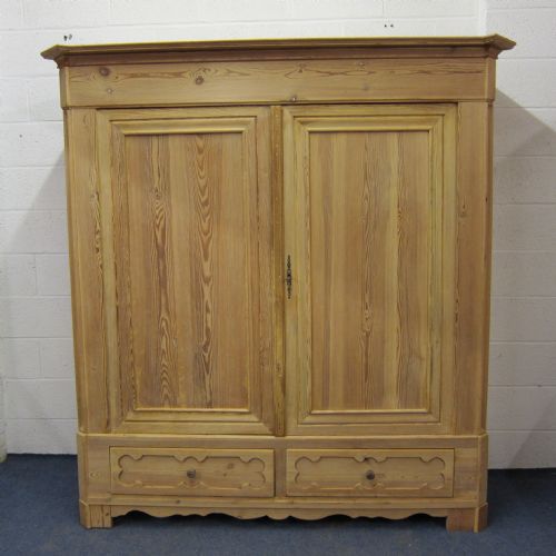 Very Large Antique Pine Wardrobe (Dismantles)