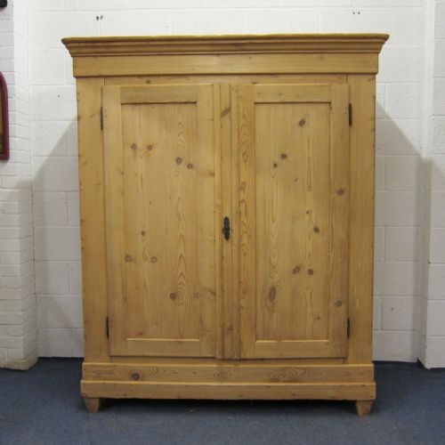 Large Antique Pine Wardrobe (Dismantles)