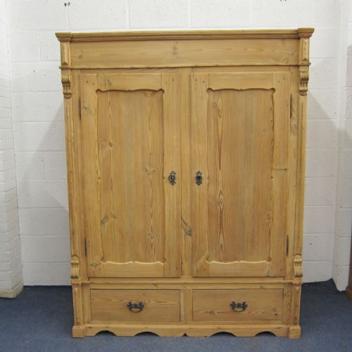 Short Antique Pine Wardrobe (Dismantles)