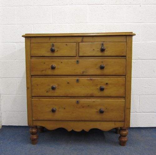 Large Victorian Pine Chest of Drawers