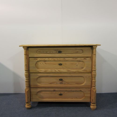 4 Drawer Column Old Pine Chest of Drawers