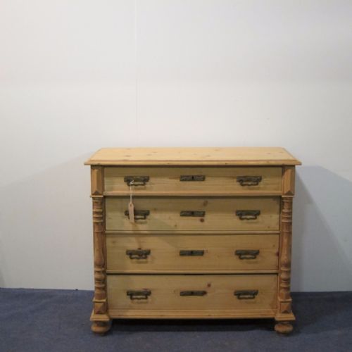 Lovely 4 Drawer Antique Chest of Drawers