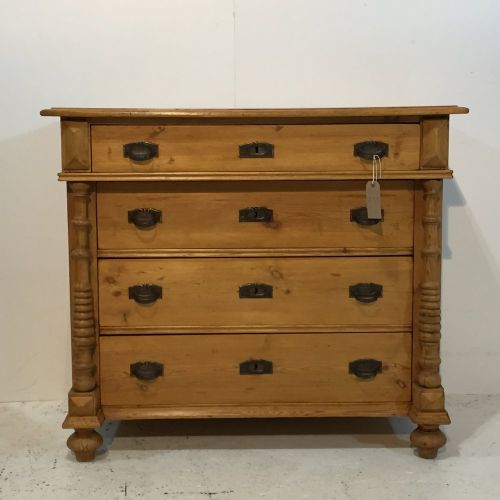 Very Nice 4 Drawer Antique Pine Chest of Drawers