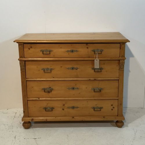 Beautiful Antique Pine 4 Drawer Chest of Drawers