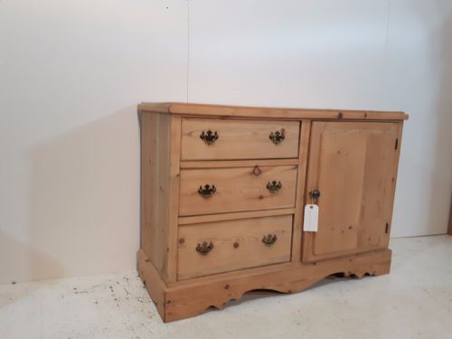 fig 1. Small Victorian Pine Sideboard