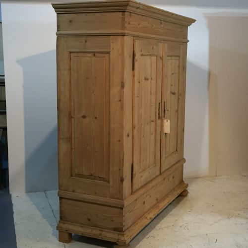 fig 1. Large Antique Pine Cottage Wardrobe