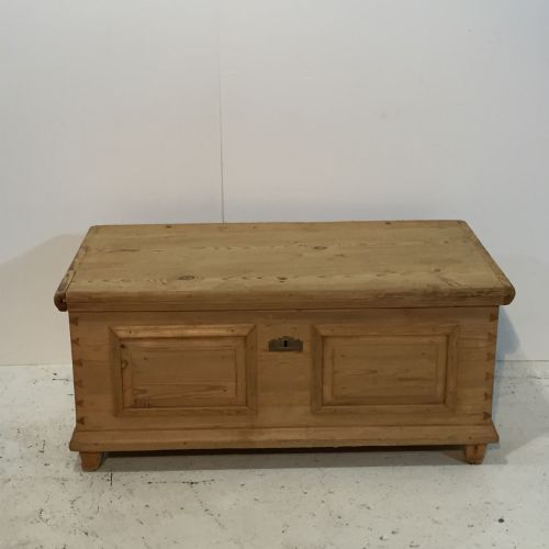 Mid 1800'S Old Pine Blanket Chest