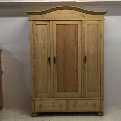 Antique Pine Triple Door Wardrobe (Dismantles)