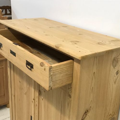 ANTIQUE PINE LINEN CUPBOARD - ADDITIONAL PHOTO 6