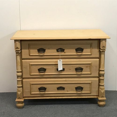 Very Attractive Charming Chest of Drawers C.1920