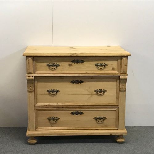 Very Attractive Little Pine Chest of Drawers C.1910