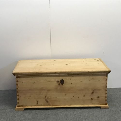 1800'S Solid Old Pine Blanket Chest