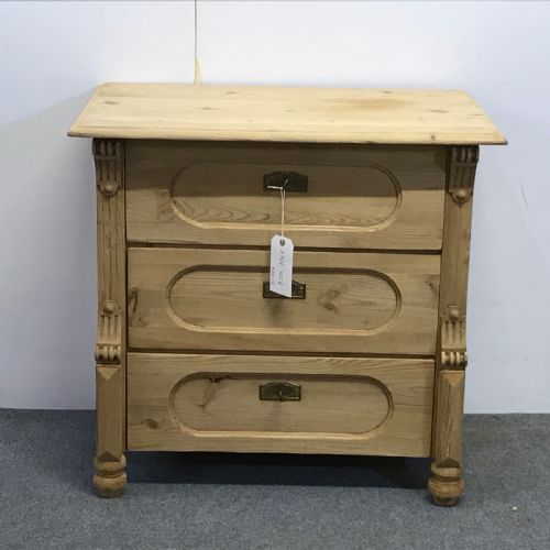 Attractive Small 3 Drawer Antique Chest of Drawers