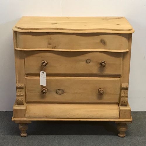 Victorian Serpentine Chest of Drawers (Curved Fronted)