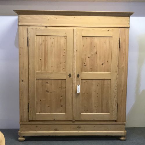 Wide & Deep Antique Double Wardrobe (Dismantles)