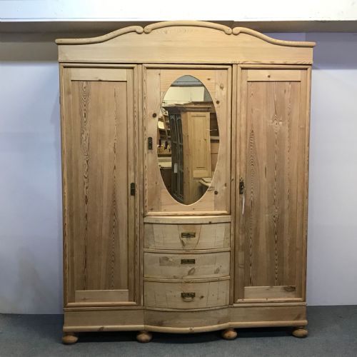 Triple Door Old Pine Mirrored Wardrobe (Dismantles)