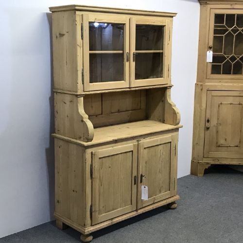 fig 1. SMALL OLD PINE COTTAGE DRESSER