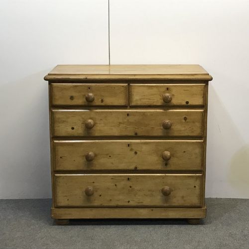 Late Victorian English Pine Chest of Drawers