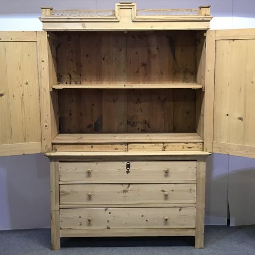 fig 1. LARGE OLD DUTCH PINE LINEN PRESS