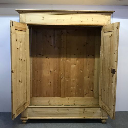fig 1. LARGE ANTIQUE PINE WARDROBE (DISMANTLES)