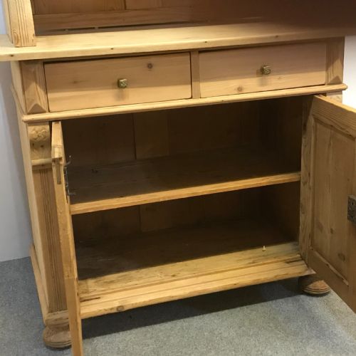 fig 1. ANTIQUE PINE COTTAGE DRESSER