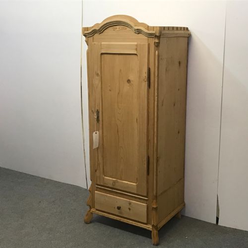 fig 2. CHARMING LITTLE OLD PINE LINEN CUPBOARD