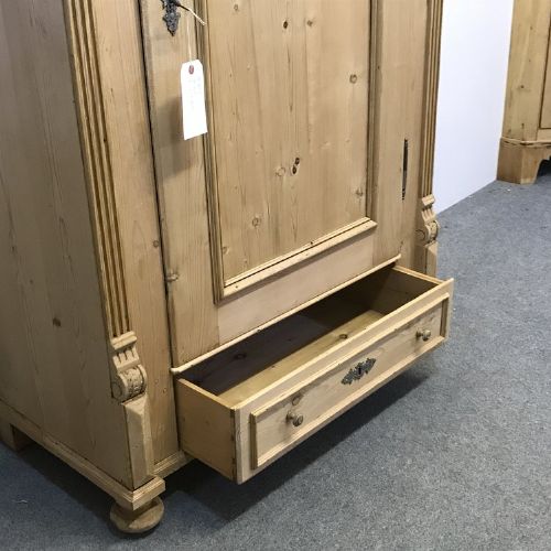 fig 1. ANTIQUE PINE LINEN CUPBOARD C.1920