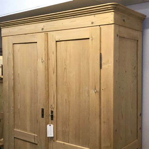 fig 2. VERY LARGE ELEGANT ANTIQUE PINE WARDROBE