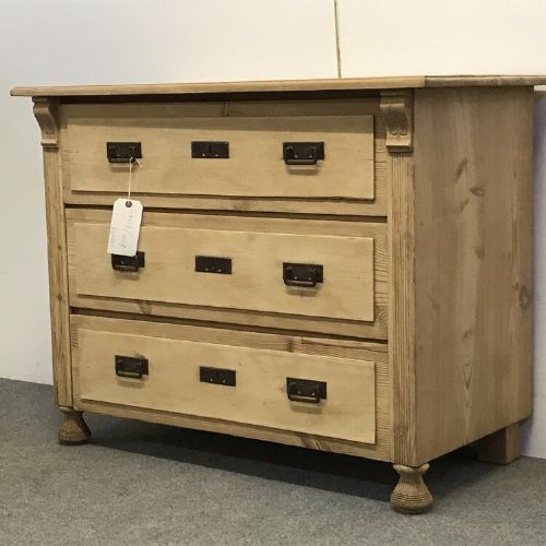 fig 1. 3 DRAWER ANTIQUE PINE CHEST OF DRAWERS