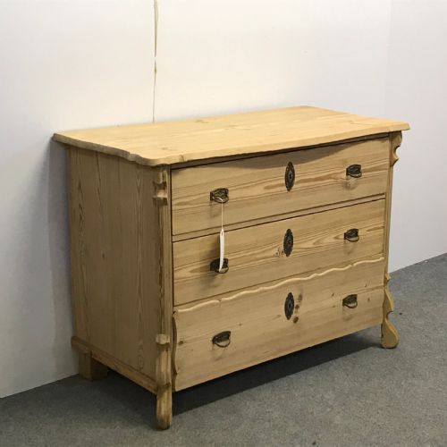 fig 1. ATTRACTIVE ANTIQUE PINE CHEST OF DRAWERS