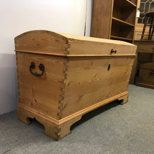 fig 1. LARGE ANTIQUE PINE LINEN CHEST