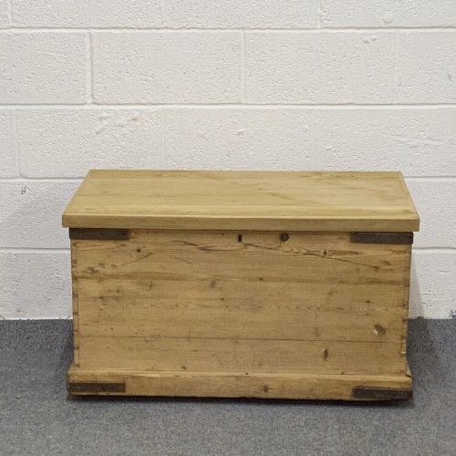 Old English Flat Top Pine Box