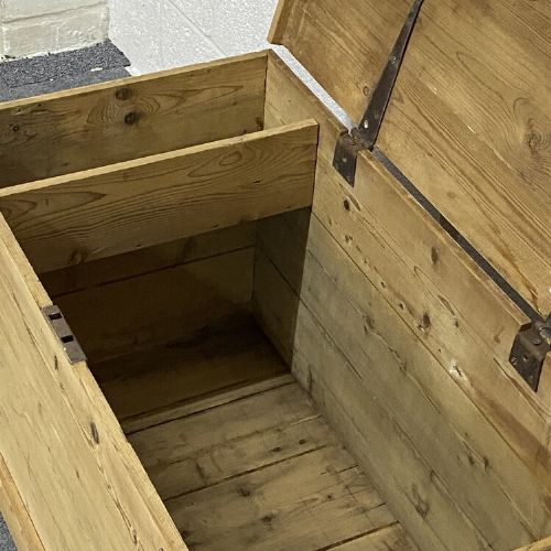 fig 1. OLD ENGLISH FLAT TOP PINE BOX