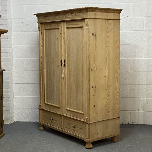 fig 1. SMALL DOUBLE ANTIQUE PINE WARDROBE (DISMANTLES)