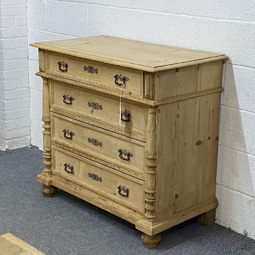 fig 1. 4 DRAWER ANTIQUE PINE CHEST OF DRAWERS