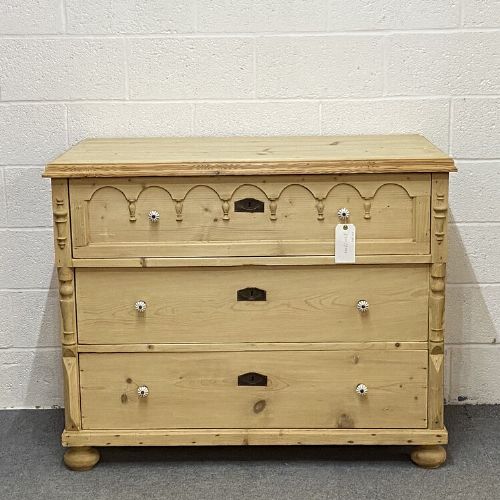 fig 1. LARGE ANTIQUE CHEST OF 3 DRAWERS