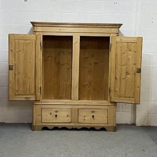 fig 1. Antique Pine Wardrobe c1870 (Dismantles)