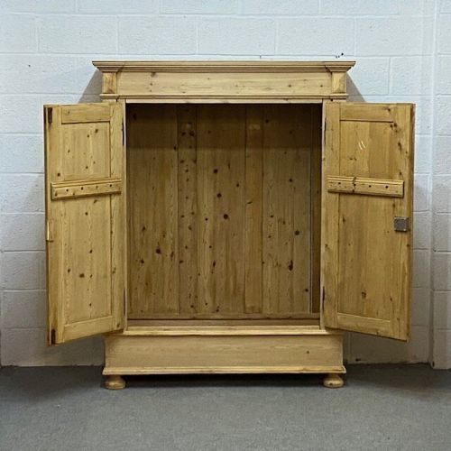 fig 1. Double Antique Pine Cottage Wardrobe (Dismantles)