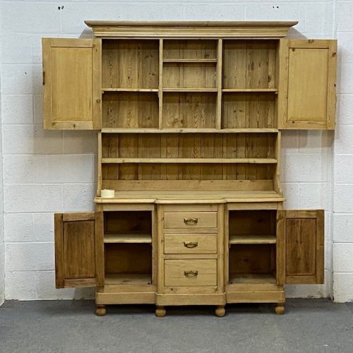 fig 2. ENGLISH VICTORIAN PINE FARMHOUSE DRESSER