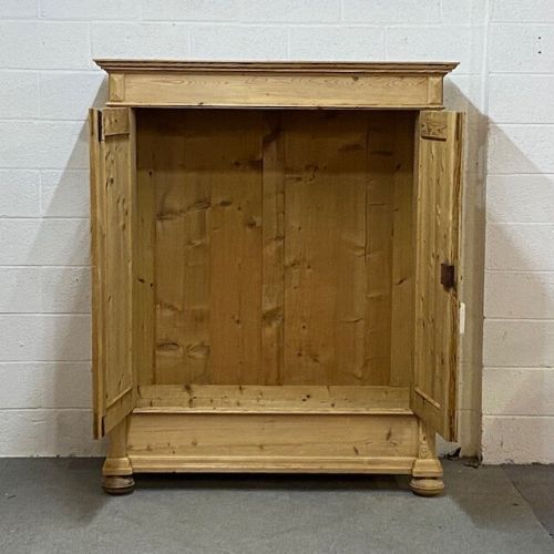 fig 1. Antique Pine Cottage Wardrobe (dismantles)