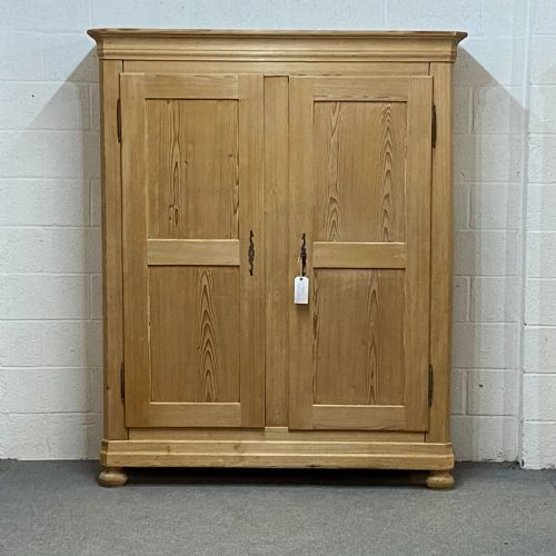 Elegant 19th Century French Wardrobe (Dismantles)