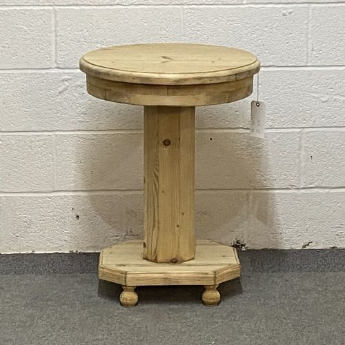 Old Pine Circular Plant / Sculpture Stand