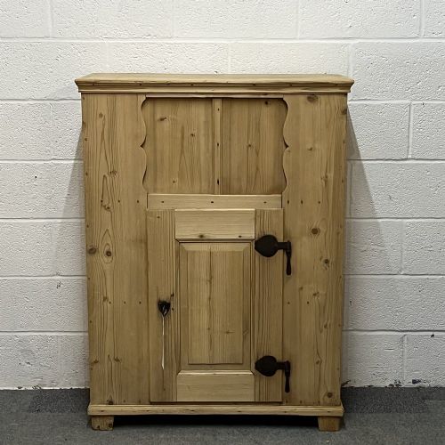 Charming 19th Century Linen 92cupboard C.1870