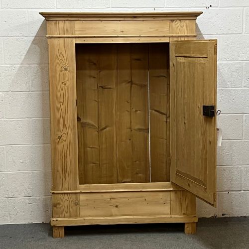 fig 1. 19TH CENTURY CONTINENTAL PINE HALL / LANDING CUPBOARD