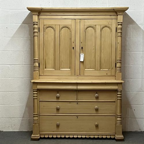 fig 1. LARGE VICTORIAN PINE SCOTTISH LINEN PRESS