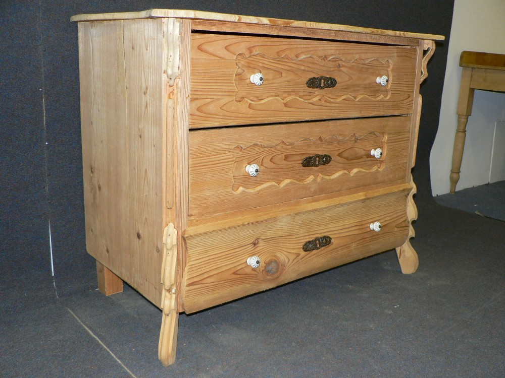 Small antique pine chest of drawers