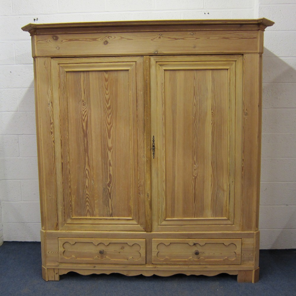 Very large antique pine wardrobe (dismantles)