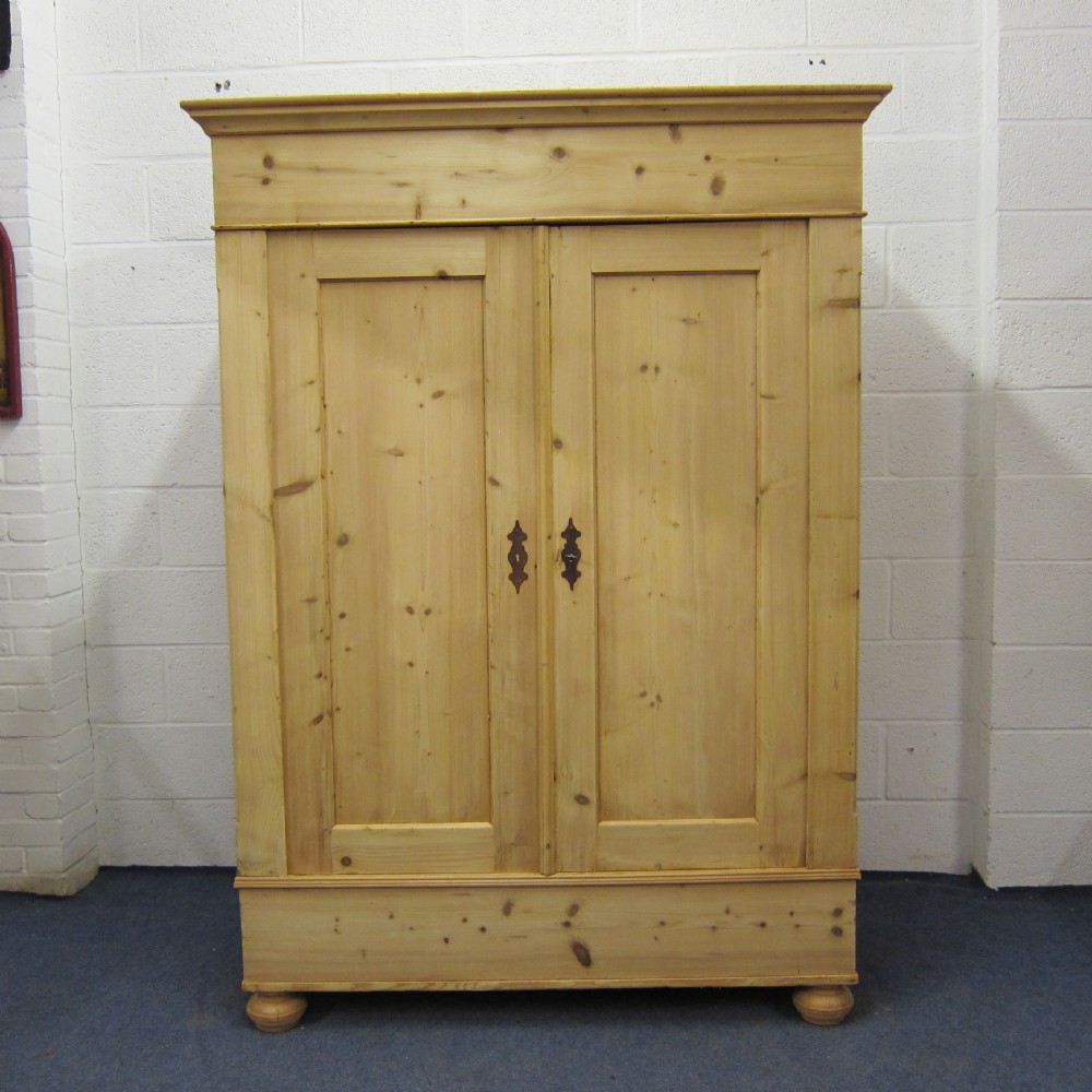 Antique pine wardrobe (dismantles)
