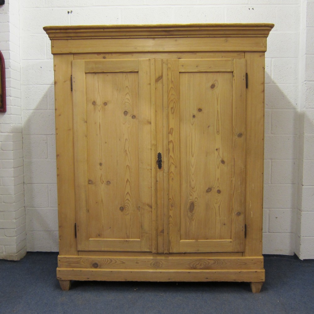 Large antique pine wardrobe (dismantles)