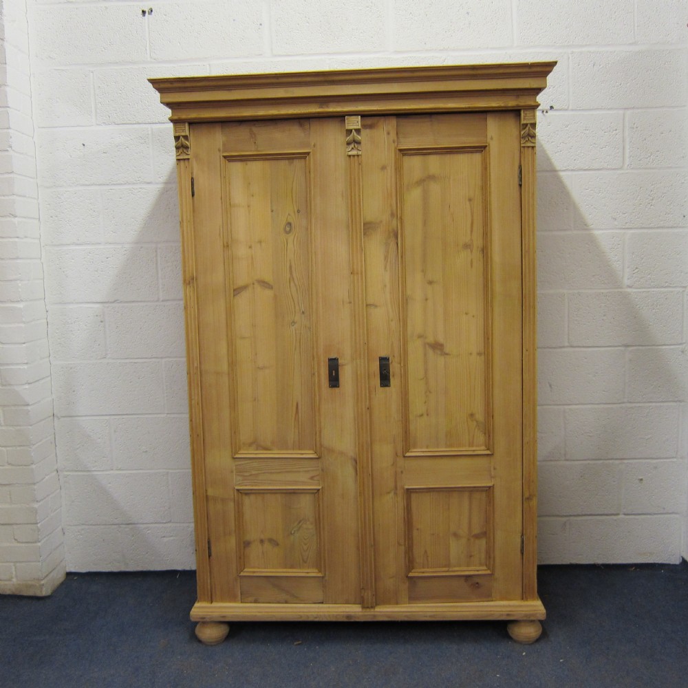 Large 1 piece shelved cupboard